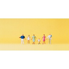 Preiser 79182 - Family Taking A Walk