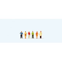 Preiser 80915 - Standing Women 1:200
